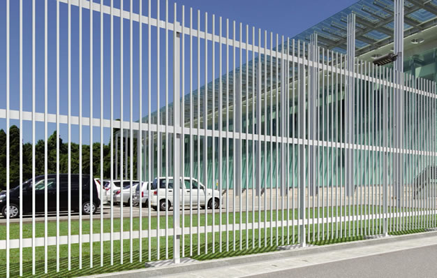 三協アルミ 大型フェンス